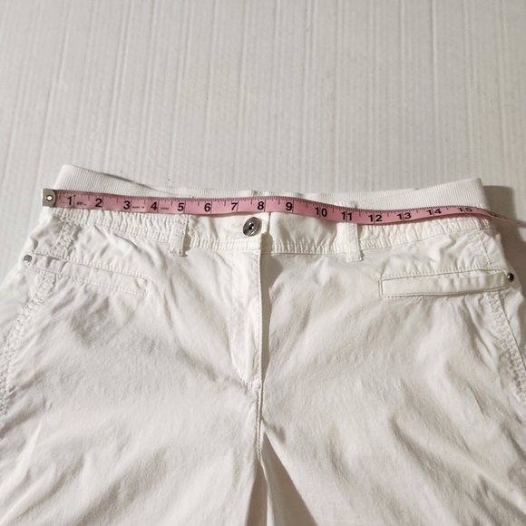 Chico's Women White Zip Close Pockets Button Hem Elastic Waist Cropped Pants 0.5 - Picture 9 of 12